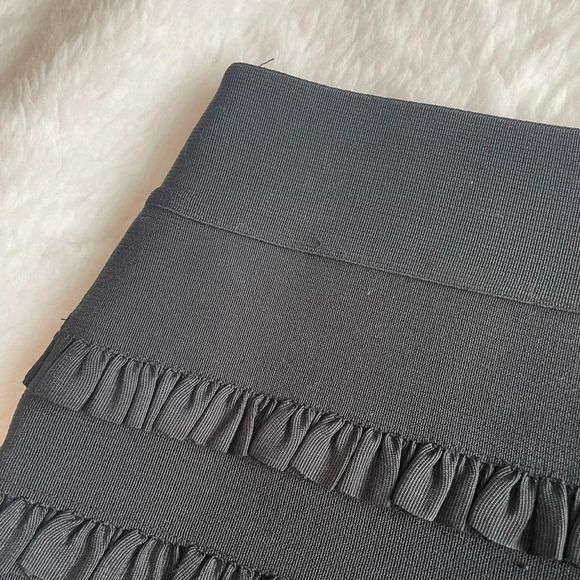 Black stretch bandage  mini skirt‎ with ruffles - Picture 4 of 5